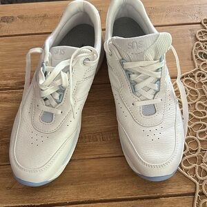 SAS Womens White Walking Shoes Size 8